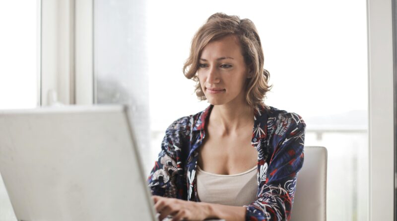 On-page SEO checklist 2025 infographic showing top ranking factors and optimization techniques